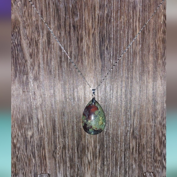 Dragon Stone Pendant with chain - Picture 2 of 4
